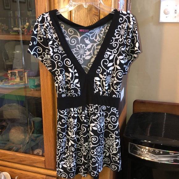 black and white dressy top